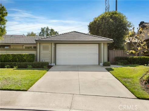 39  Carriage Hill   Lane, Laguna Hills, CA