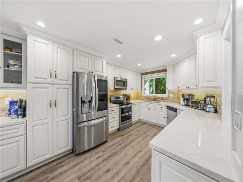 5 Robin Hill Ln , Laguna Hills, CA