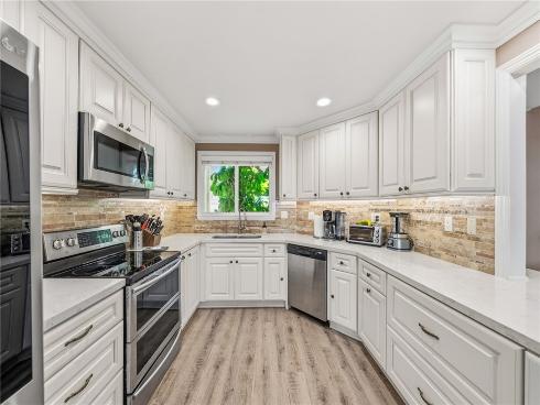 5 Robin Hill Ln , Laguna Hills, CA