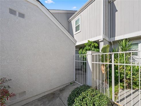 5 Robin Hill Ln , Laguna Hills, CA