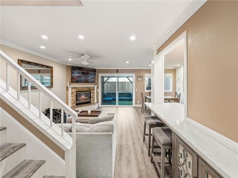 5 Robin Hill Ln , Laguna Hills, CA