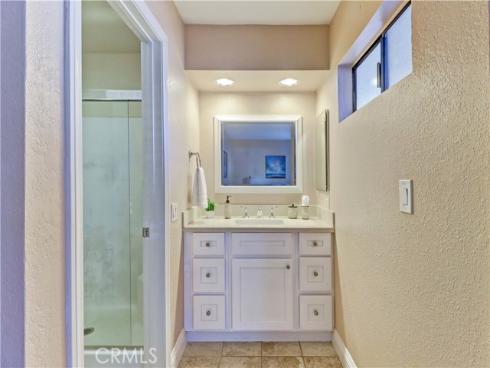 25541  Indian Hill  O , Laguna Hills, CA