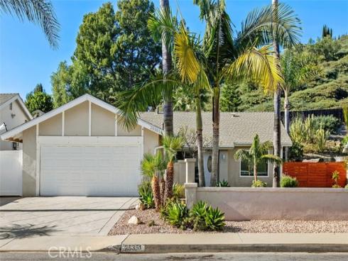 25351 Calle Becerra