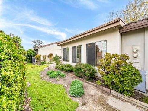 3185 Via Buena Vista B , Laguna Woods, CA
