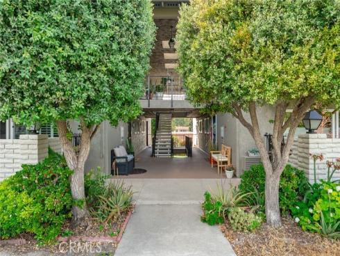 2134 Via Puerta O , Laguna Woods, CA