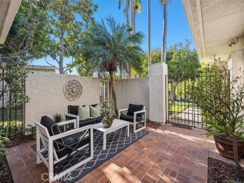 5592  Avenida Sosiega  B , Laguna Woods, CA