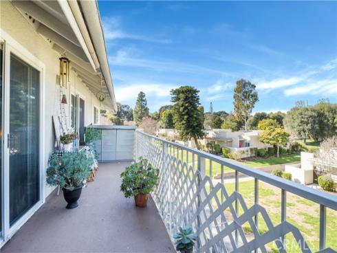 957 Calle Aragon N , Laguna Woods, CA