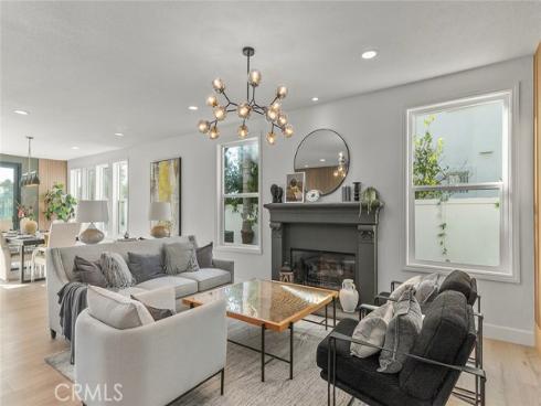 20  Flores  , Lake Forest, CA