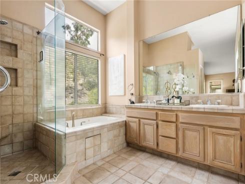 23  Calle Cabrillo  , Lake Forest, CA