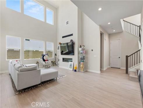 120  Holliston  , Lake Forest, CA