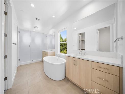 360 Riverbend , Lake Forest, CA