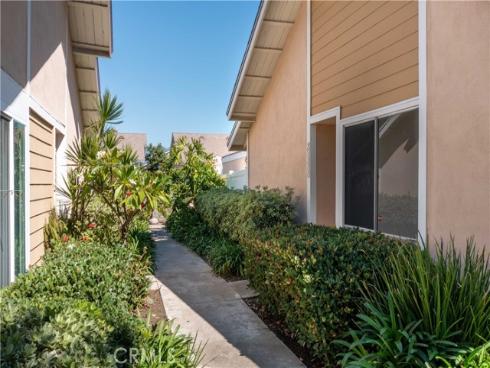 25331  Via Viejo  , Lake Forest, CA