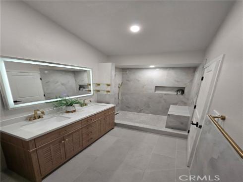 25052  Calle Arenal  , Lake Forest, CA