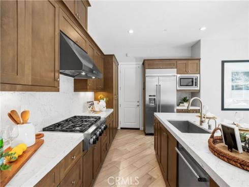 208  Pinnacle  , Lake Forest, CA