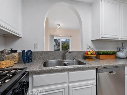 21175  Gladiolos  , Lake Forest, CA