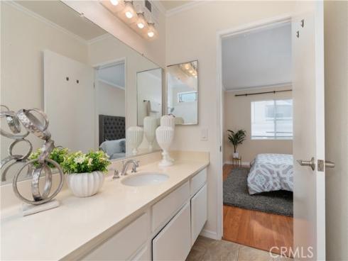 21175  Gladiolos  , Lake Forest, CA