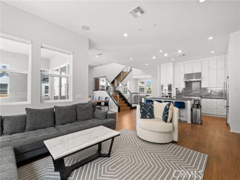 200  Newton  , Lake Forest, CA