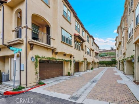 901 Sunset Rdg , Lake Forest, CA