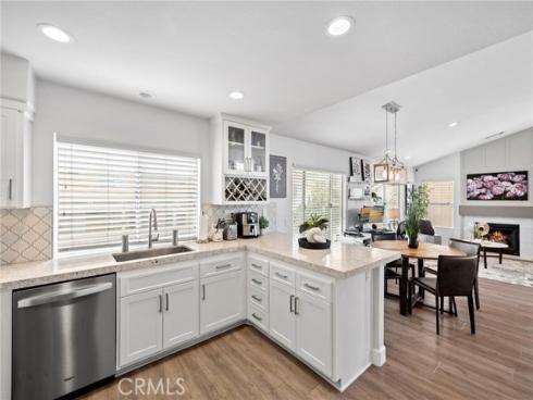 18  Cagney  , Lake Forest, CA