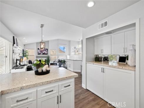 18  Cagney  , Lake Forest, CA