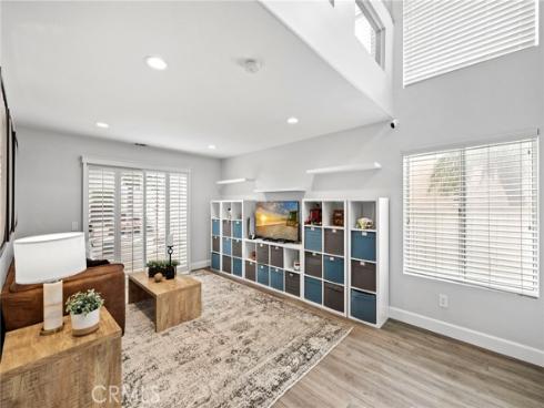 18  Cagney  , Lake Forest, CA