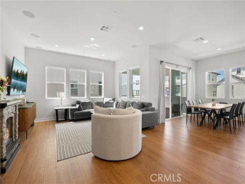 200  Newton  , Lake Forest, CA