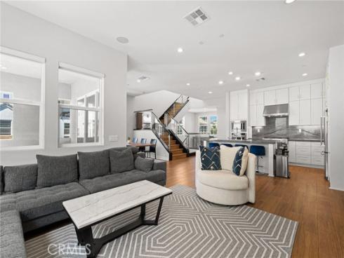 200  Newton  , Lake Forest, CA