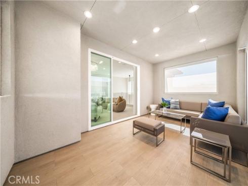 250  Newton  , Lake Forest, CA