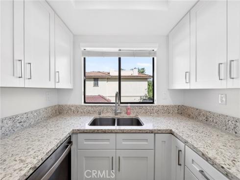 25261  Tanoak  , Lake Forest, CA