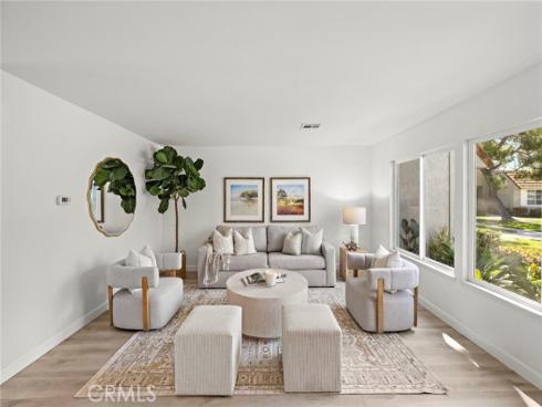 21749 Lake Vista
