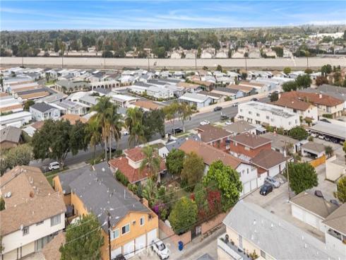 10702  Oak  , Los Alamitos, CA