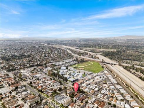 10702  Oak  , Los Alamitos, CA