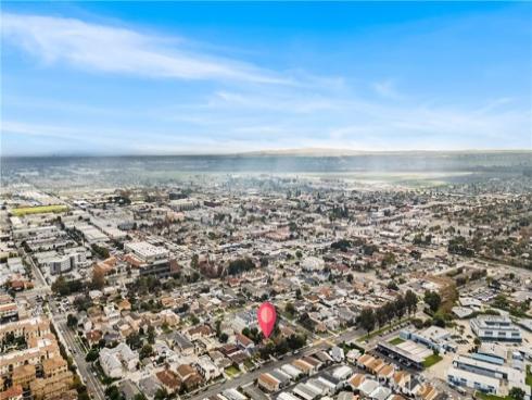 10702  Oak  , Los Alamitos, CA