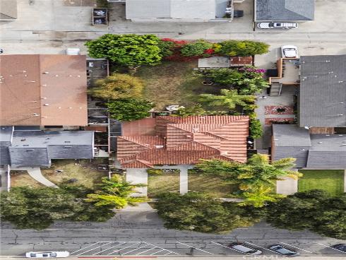 10702  Oak  , Los Alamitos, CA