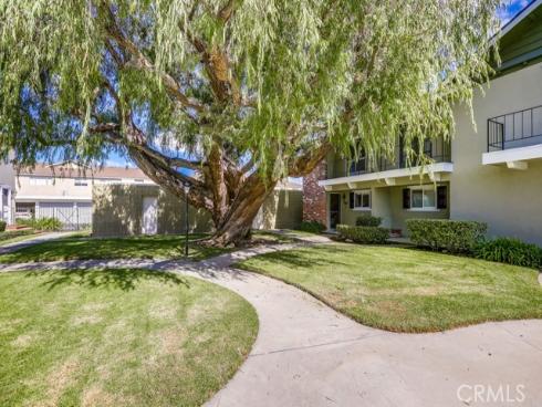 12100 Montecito 49 Road, Los Alamitos, CA