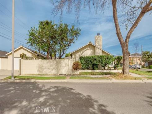11305  Loch Lomond   Road, Los Alamitos, CA