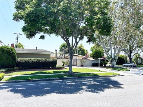 11582 Foster , Los Alamitos, CA
