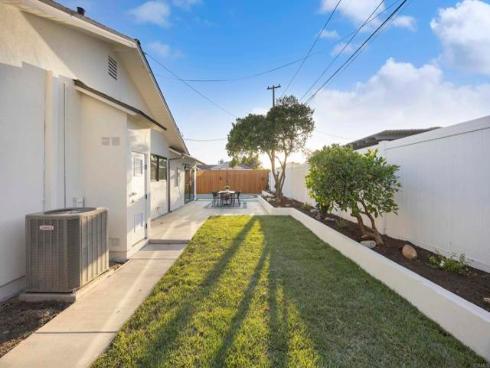 3221 Kempton Drive , Los Alamitos, CA