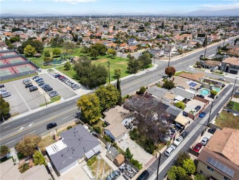 8252 Mcfadden Avenue, Midway City, CA