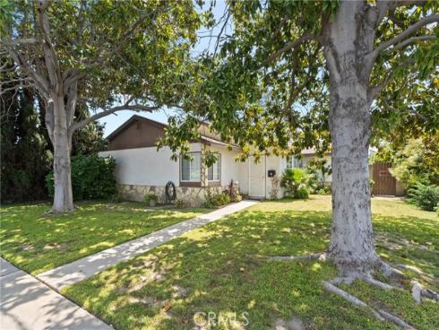 8252 Mcfadden Avenue, Midway City, CA