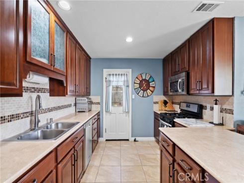 8252 Mcfadden Avenue, Midway City, CA