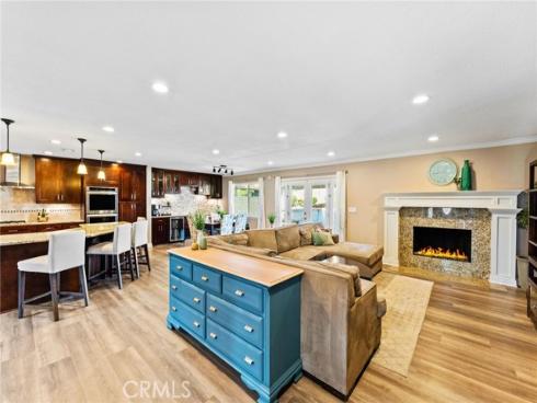 25571  Vesuvia  , Mission Viejo, CA
