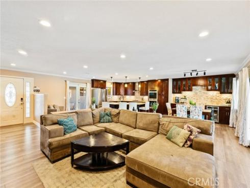 25571  Vesuvia  , Mission Viejo, CA
