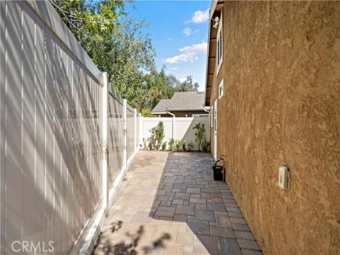 25948  Robin  20  Circle, Mission Viejo, CA