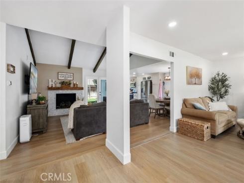 25601  Chrisanta  , Mission Viejo, CA