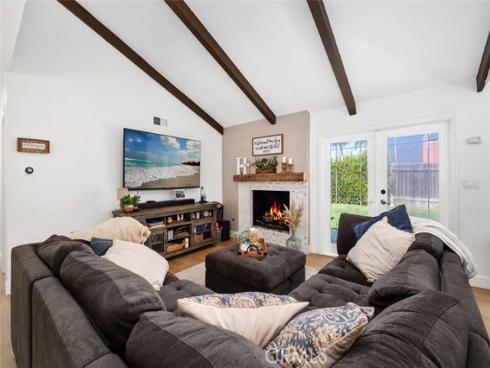 25601  Chrisanta  , Mission Viejo, CA