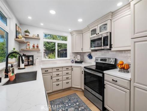 25601  Chrisanta  , Mission Viejo, CA