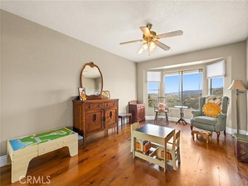 28061  Modjeska Grade  , Modjeska Canyon, CA