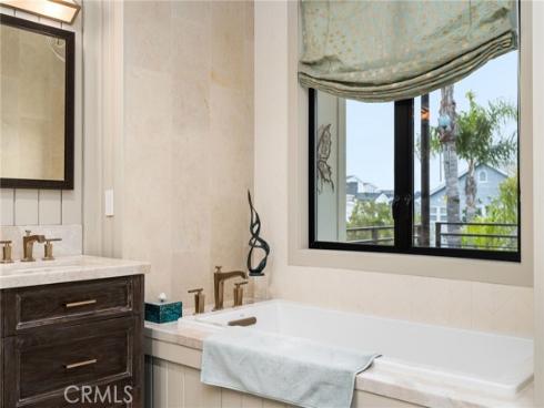 115 E Bay Avenue, Newport Beach, CA