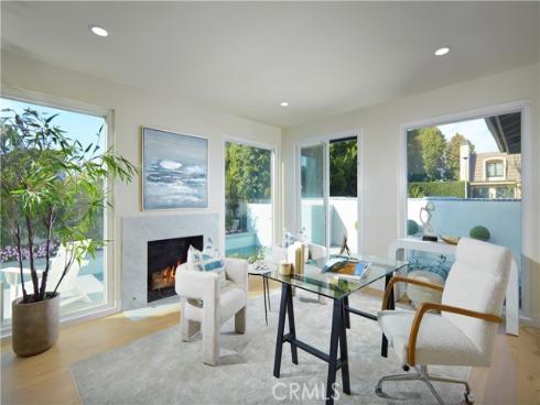 1  Rue Du Parc  , Newport Beach, CA